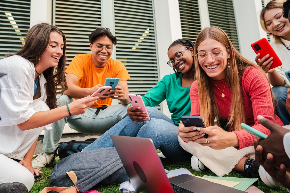 Sim only of mobiel abonnement: wat is het voordeligst voor studenten? studenten telefoon